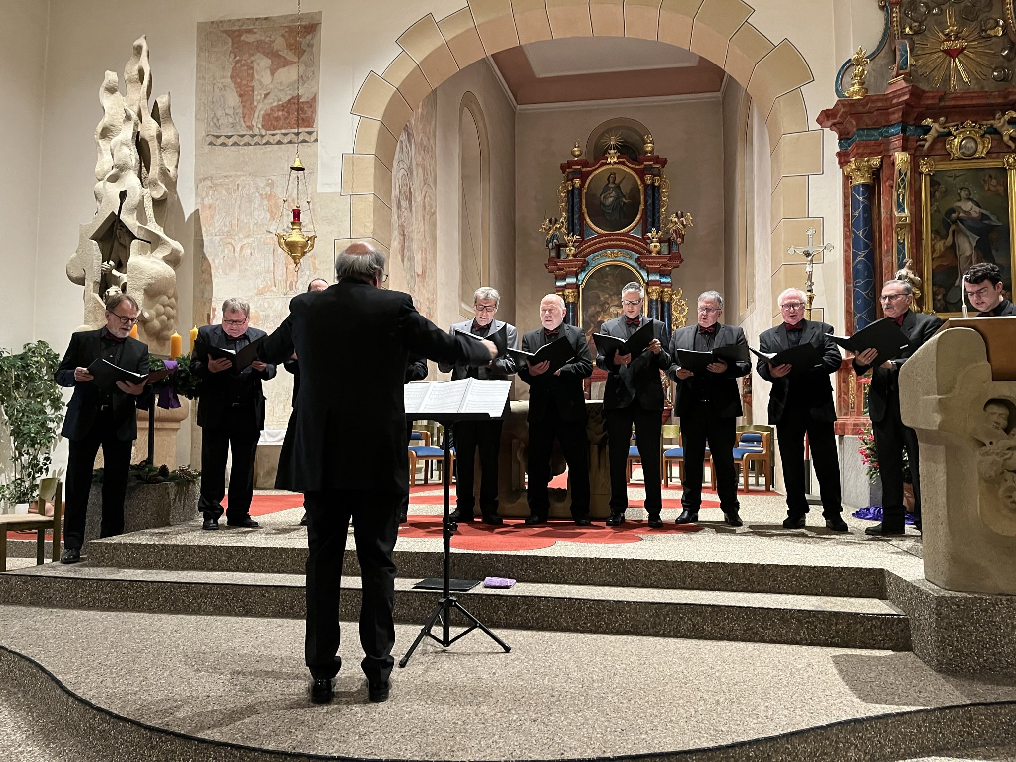Foto: Der Männergesangverein in der Pfarrkirche St. Columba