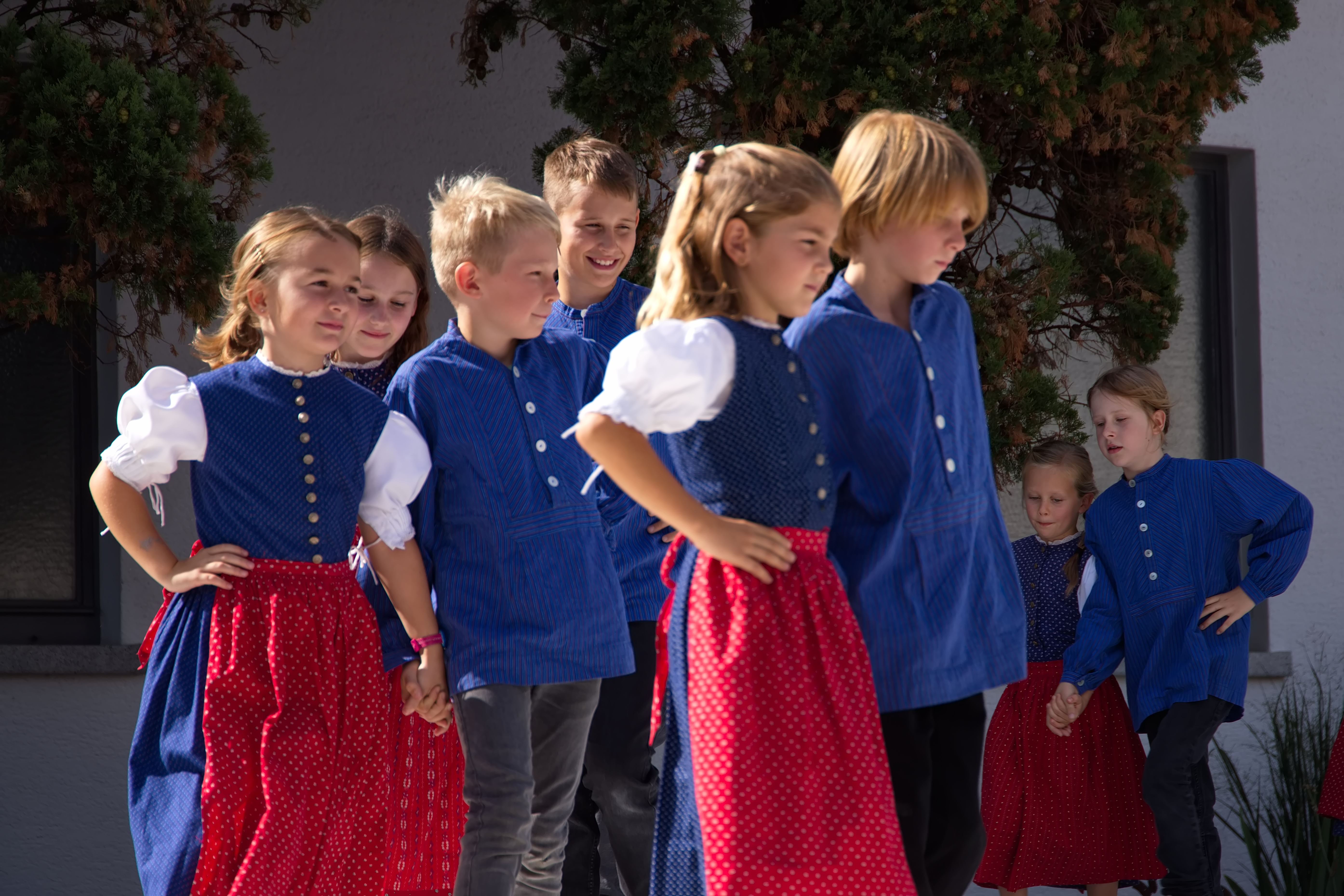 Brauchtumsschau &mdash; Traditionelle Tänze in Küferkluft (Foto: T. Falk)