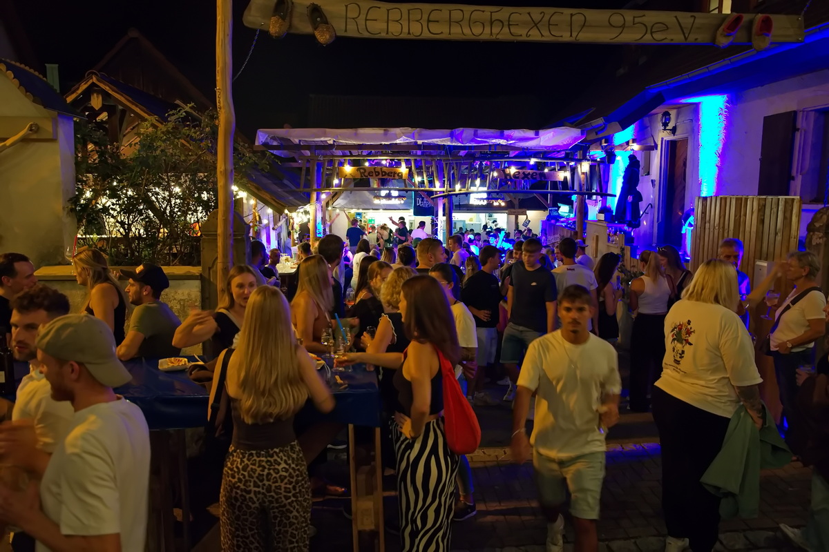Party bei den Rebberghexen